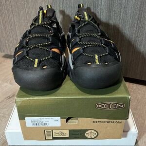 KEEN Newport H2 Black Womens 9